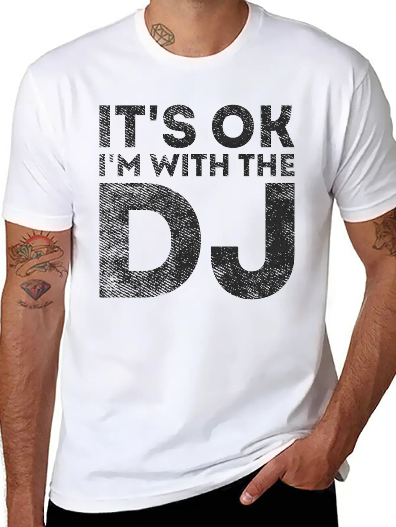 I'm With The DJ - Funny Sarcastic Dj Stylish Everyday T-Shirt – Unisex Basic Cotton Tee