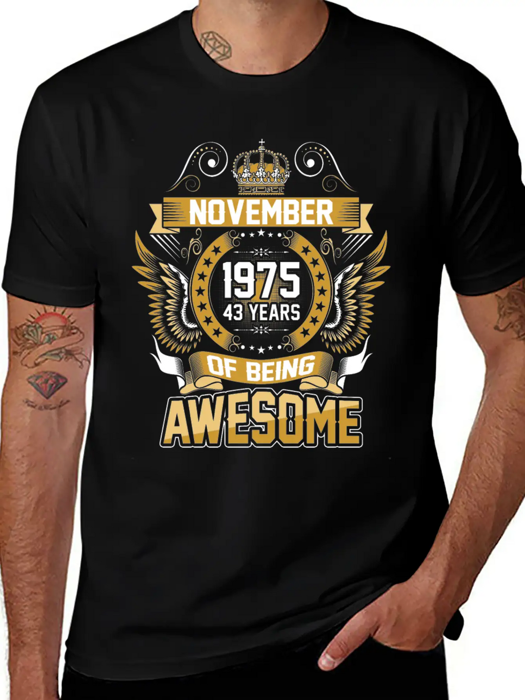 November 1975 43 Years Of Being Awesome Relaxed Everyday Tee – Lightweight And Durable Cotton