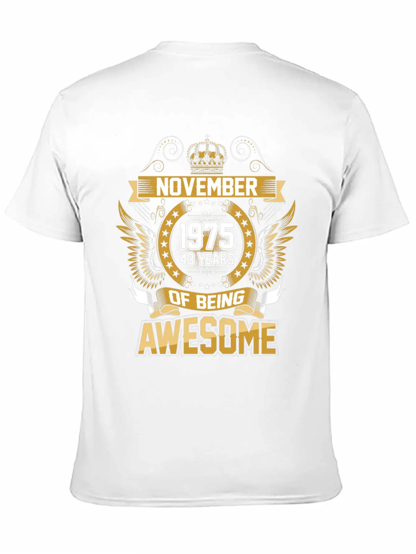 November 1975 43 Years Of Being Awesome Relaxed Everyday Tee – Lightweight And Durable Cotton