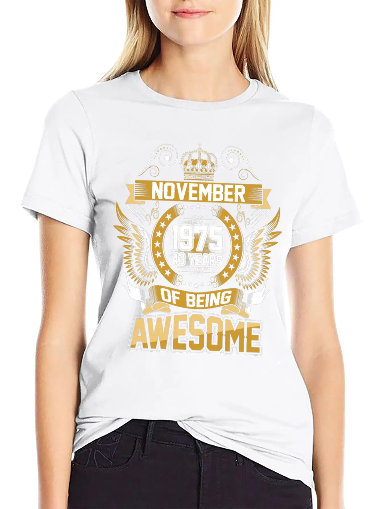 November 1975 43 Years Of Being Awesome Relaxed Everyday Tee – Lightweight And Durable Cotton