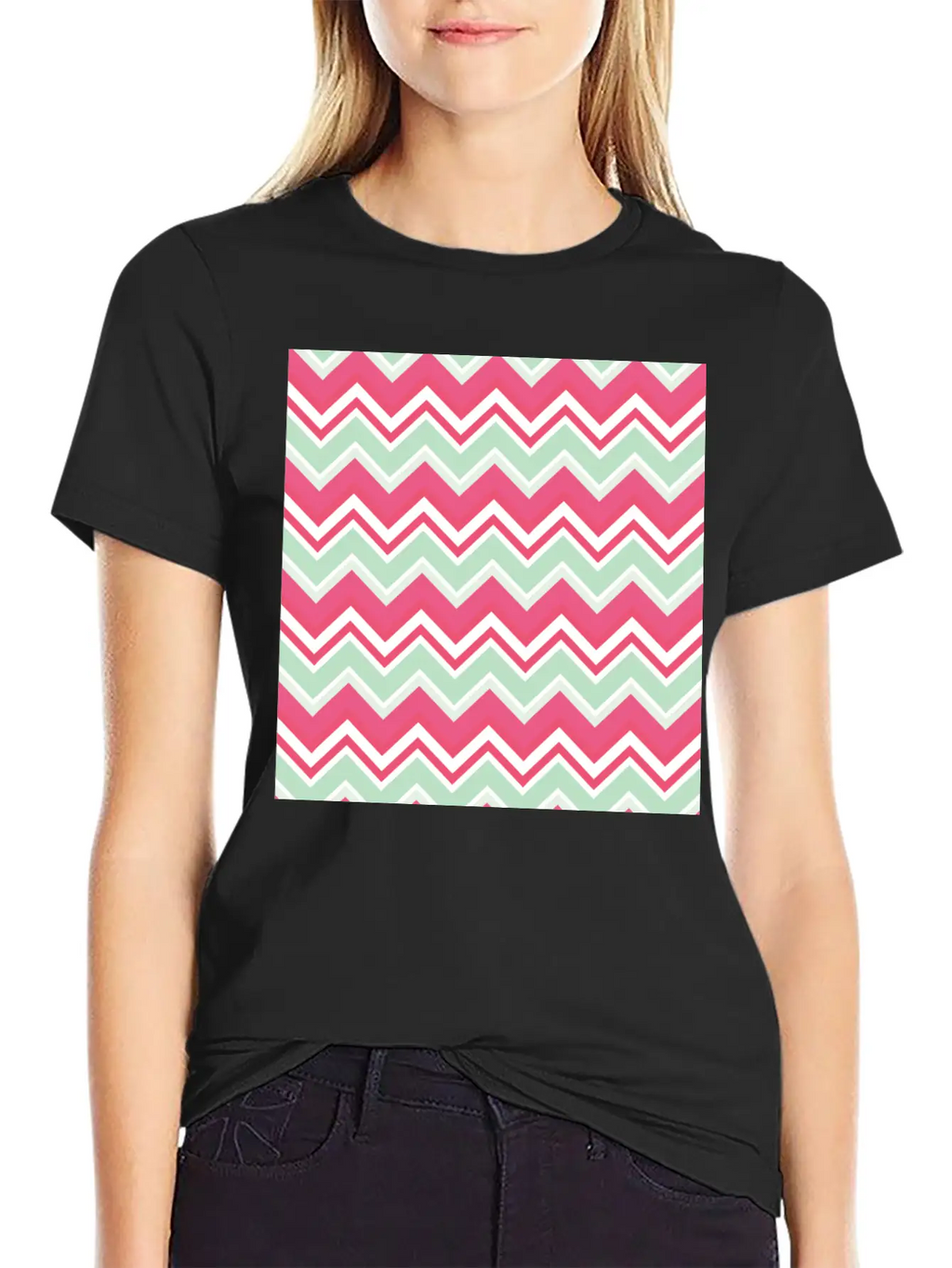 Pink Chevron Pattern Breathable Graphic T-Shirt – Perfect For Casual Days