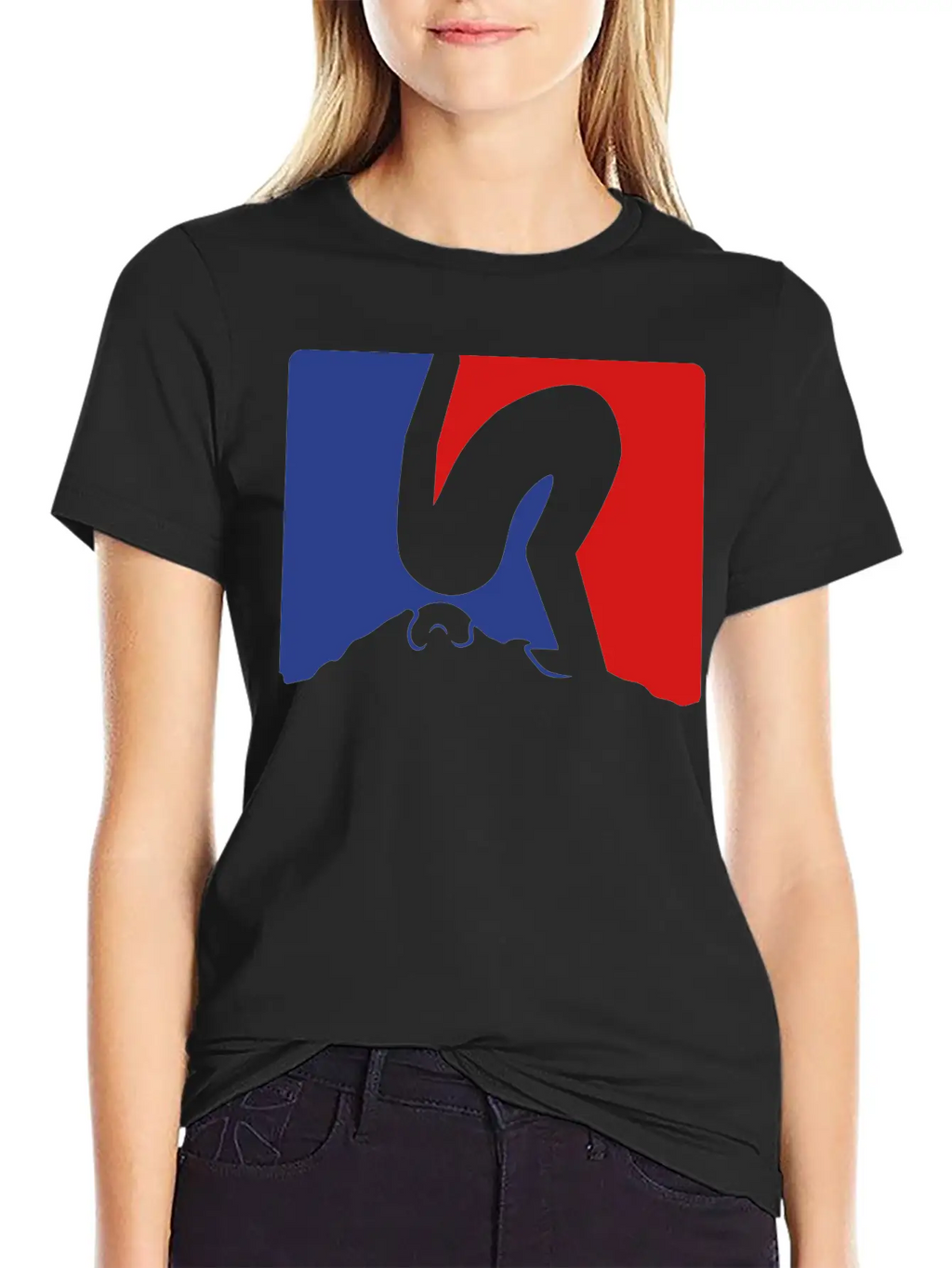 Rot Blau Design Kopf In Den Sand Stecken Nicht Auf Basic Graphic T-Shirt – Daily Comfort In Soft Cotton